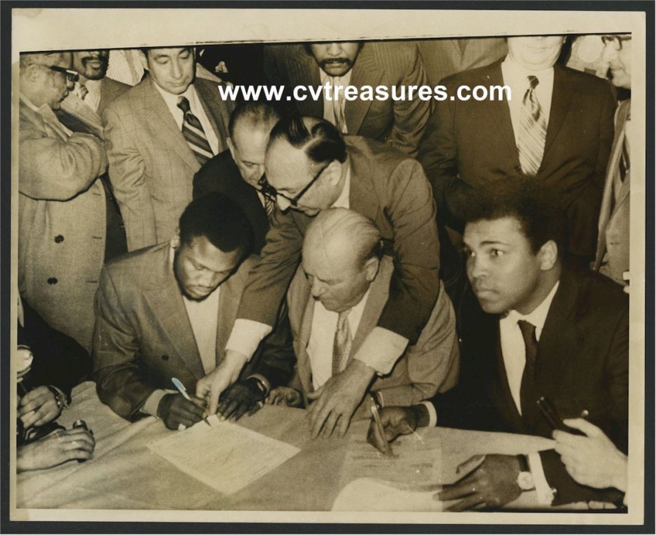 Muhammad Ali Joe Frazier Original Vintage Fight of Century photo