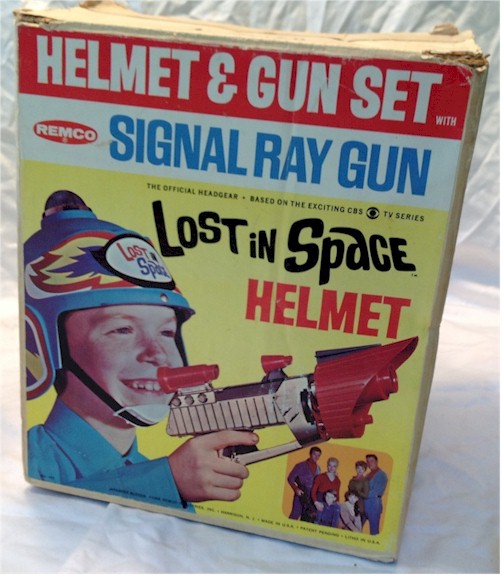 Lost in Space RARE Helmet and Gun Set with Box by Remco 1966 - Click Image to Close