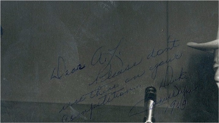 John Wayne Personally Gifted ALAMO Knife with Autographed Photo - Click Image to Close