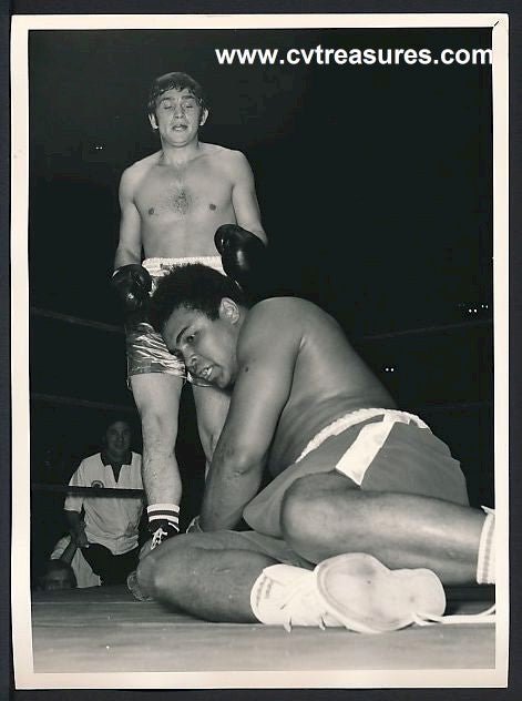 Muhammad Ali Original Vintage TYPE 1 Boxing Photo 1971 Floored